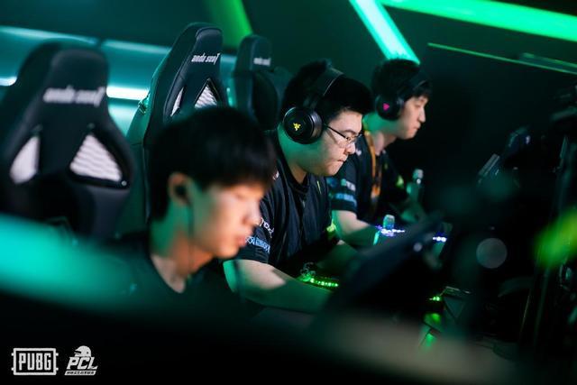 她依旧表现 她依旧表现